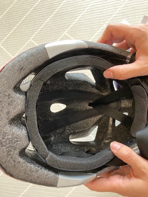 子供用の自転車ヘルメットの修理 インナーの保護パッドを100均グッズで修理してみました えほんクラブ
