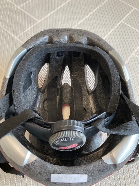 子供用の自転車ヘルメットの修理 インナーの保護パッドを100均グッズで修理してみました えほんクラブ